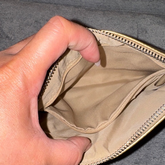 EXPRESS- Gold Textured Clutch Set - Picture 10 of 17